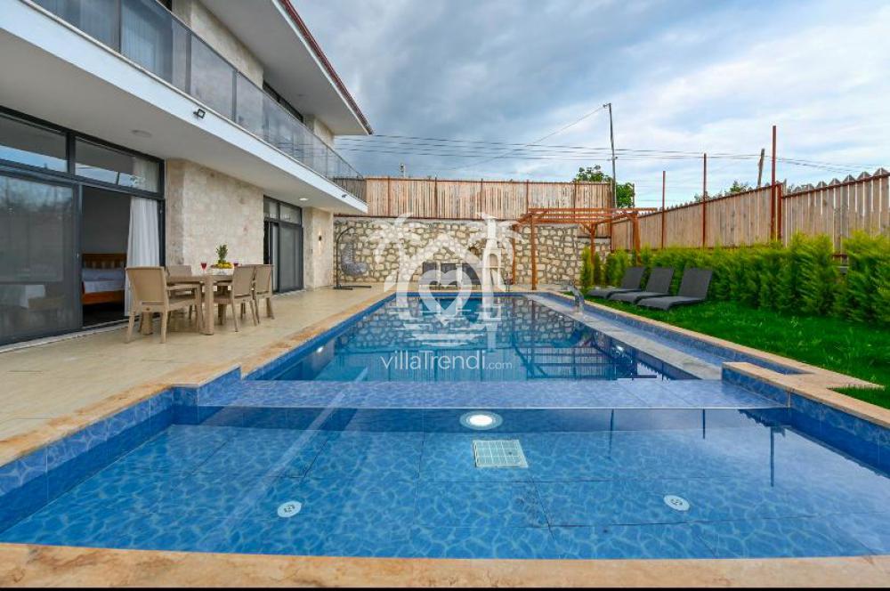 villa likya avcı özel havuz alanı