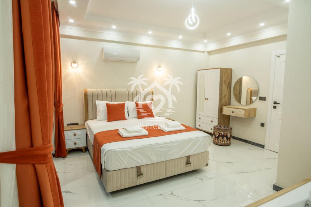 Villa Mera 1 Seydikemer ahşap jakuzi keyfi sunan lüks ebeveyn yatak odası