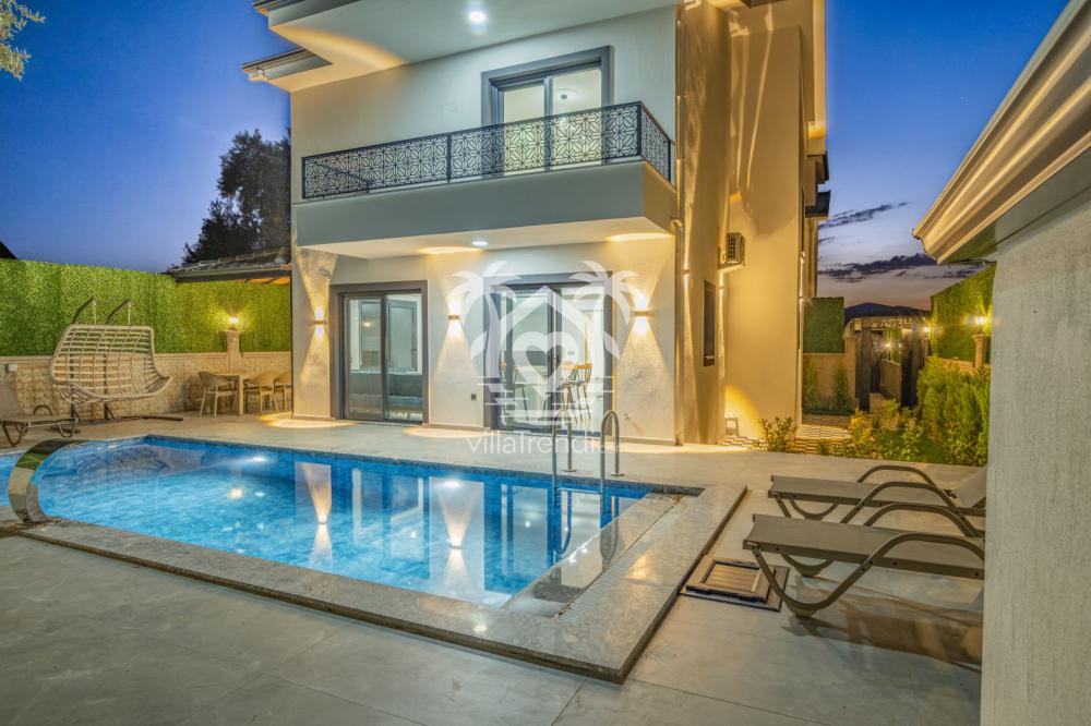 Villa Mera 2 Seydikemer gece ışıklandırmalı korunaklı havuz ve dış cephe
