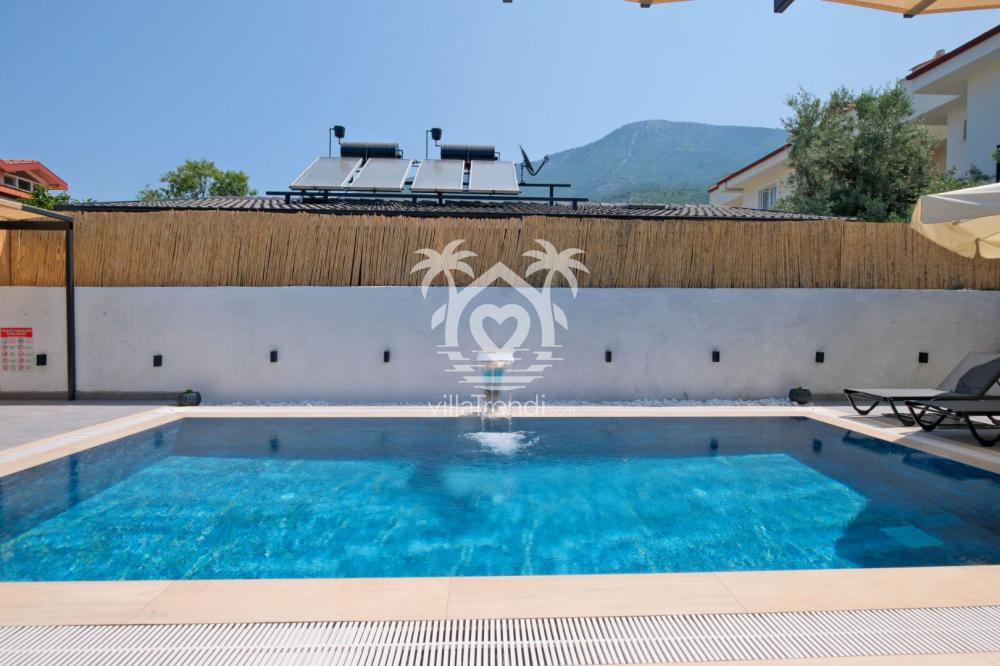 villa miray özel havuz alanı