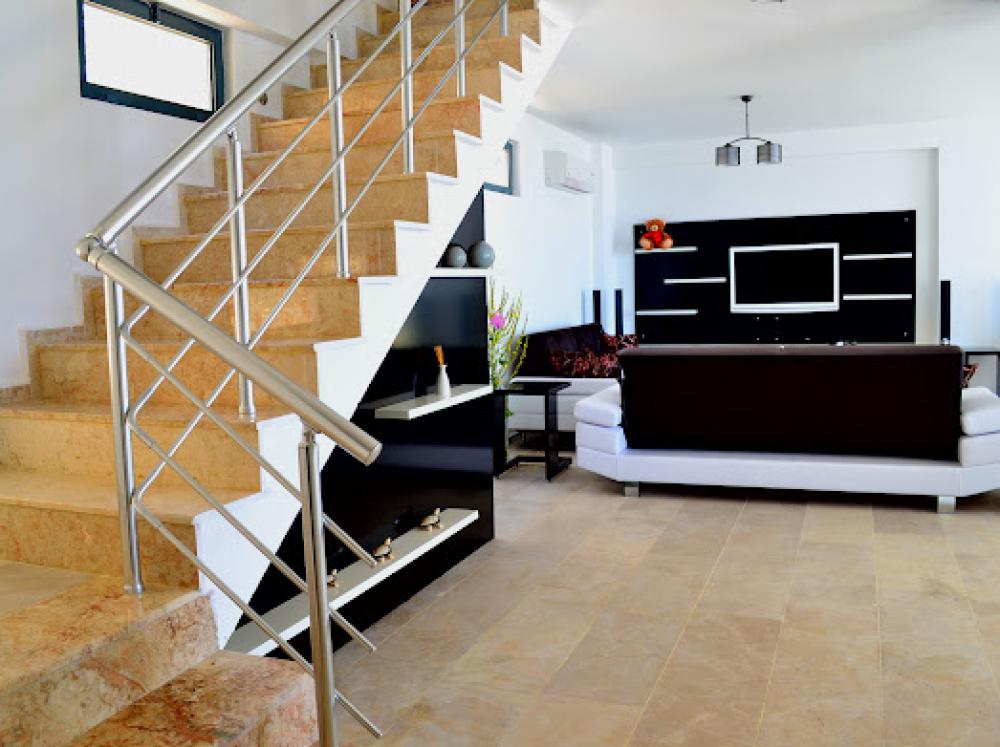Villa My Bezirgan iç mimari tasarım ve modern merdiven detayları.