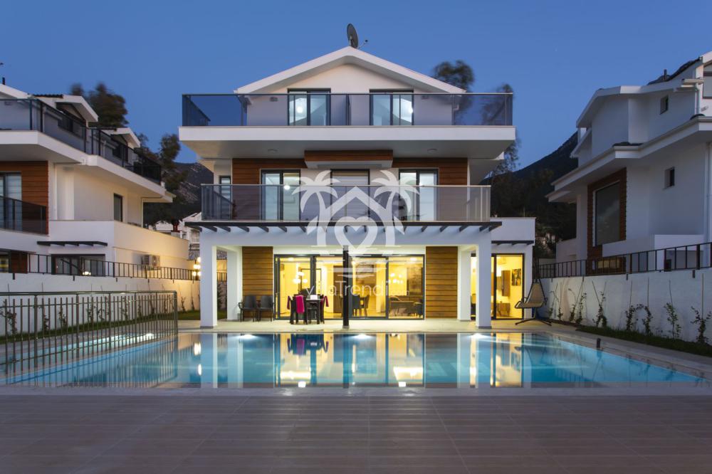 Villa Nes 1 Fethiye Ovacık kiralık lüks villa genel dış cephe ve havuz görünümü.