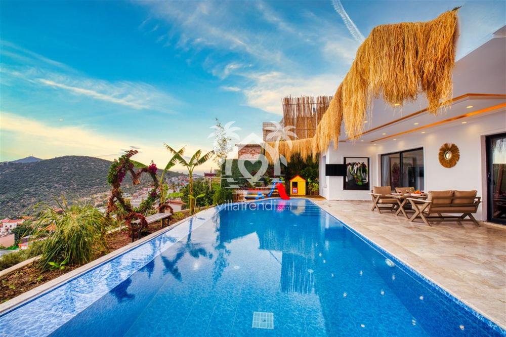 Villa Pitaya Vadi Kalkan deniz manzaralı sonsuzluk havuzu ve modern dış mimari.