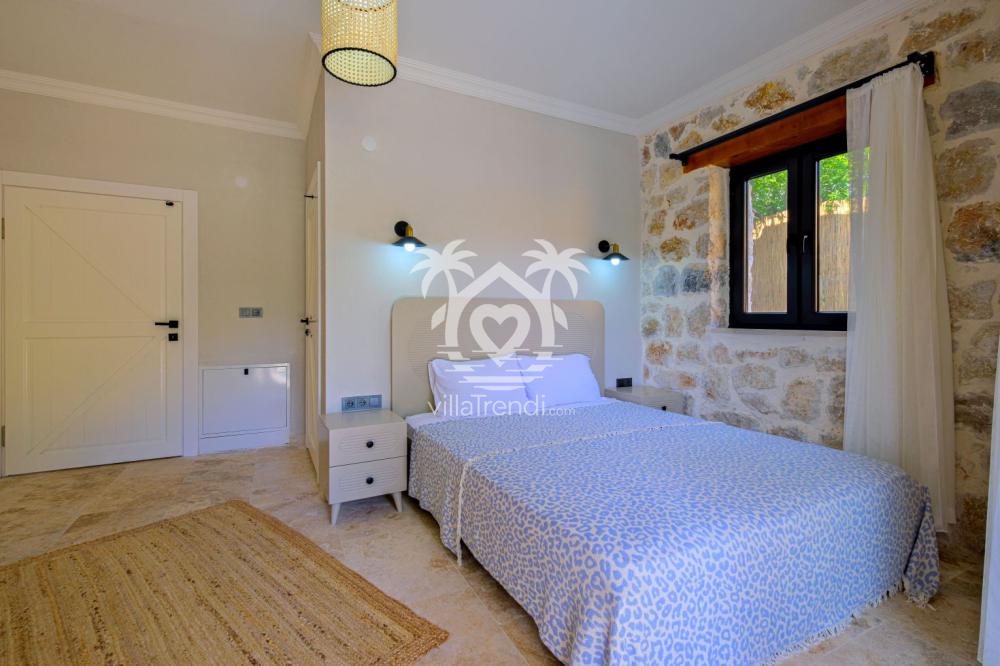Evcil hayvan dostu villa Göcek ebeveyn yatak odası tasarımı.