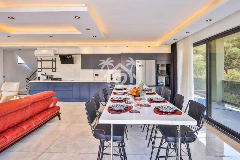 Villa Puzzle Kalkan 8 kişilik tatil evi yemek masası