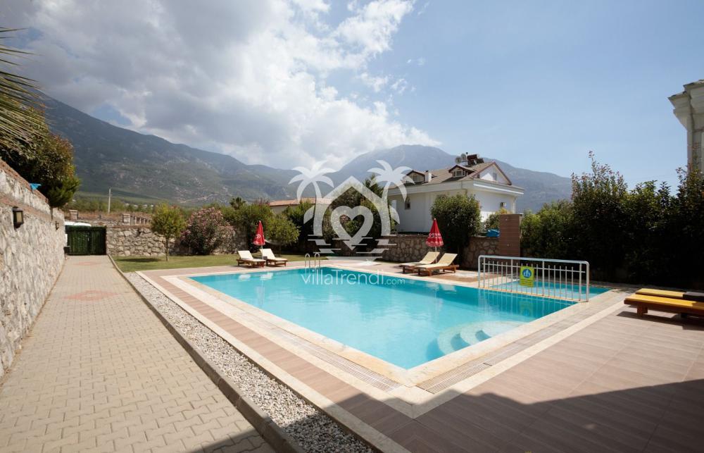 villa raya 2 havuz alanı