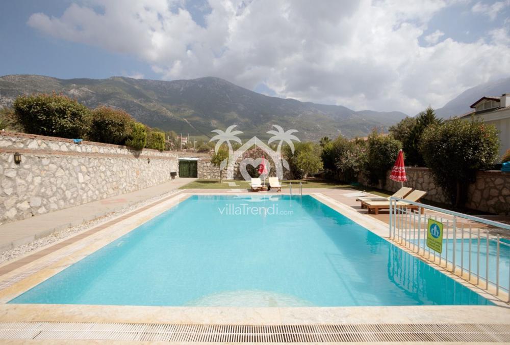 villa raya 2 havuz alanı