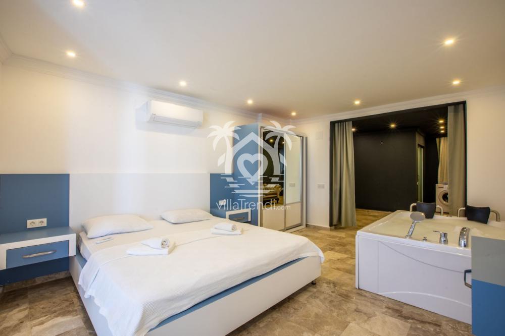 Villa Rose Kalkan lüks suit yatak odası ve modern iç mimari.