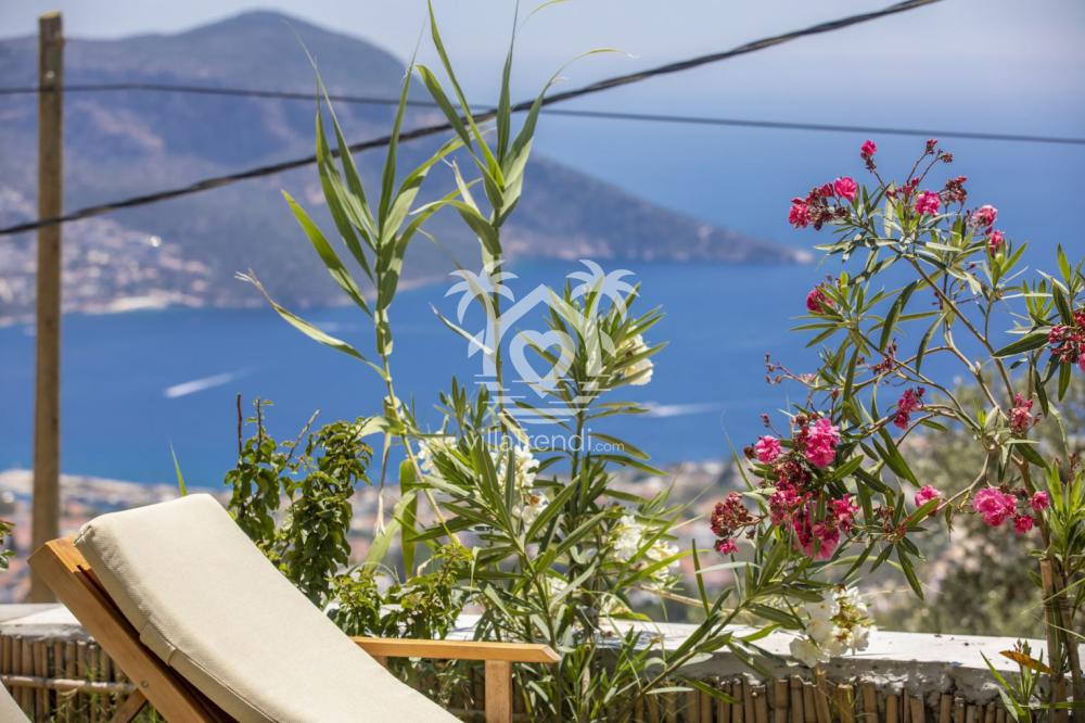Villa Rose havuz başından Kalkan koyuna doğru eşsiz deniz manzarası.