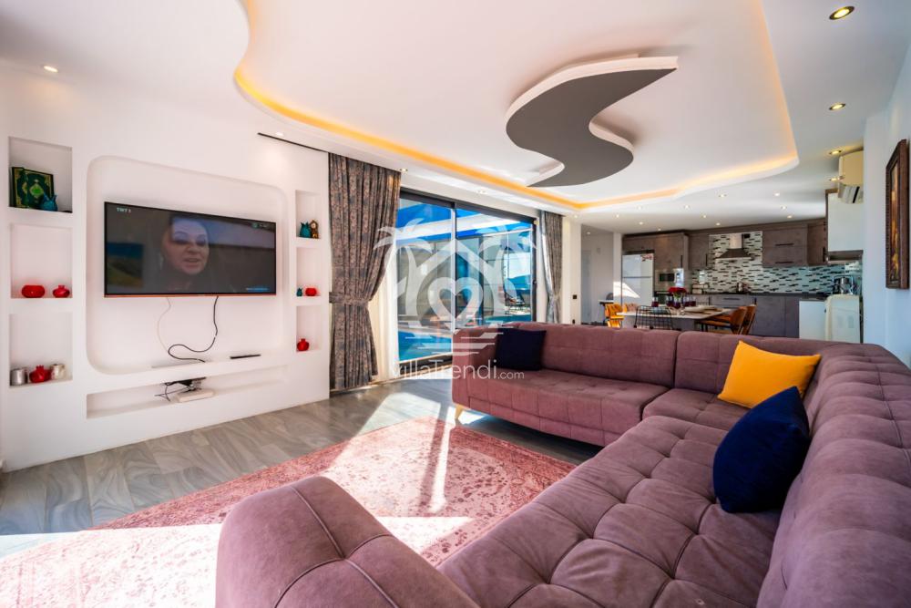 Kalkan SPA villası Safir geniş ve şık salon oturma grubu.