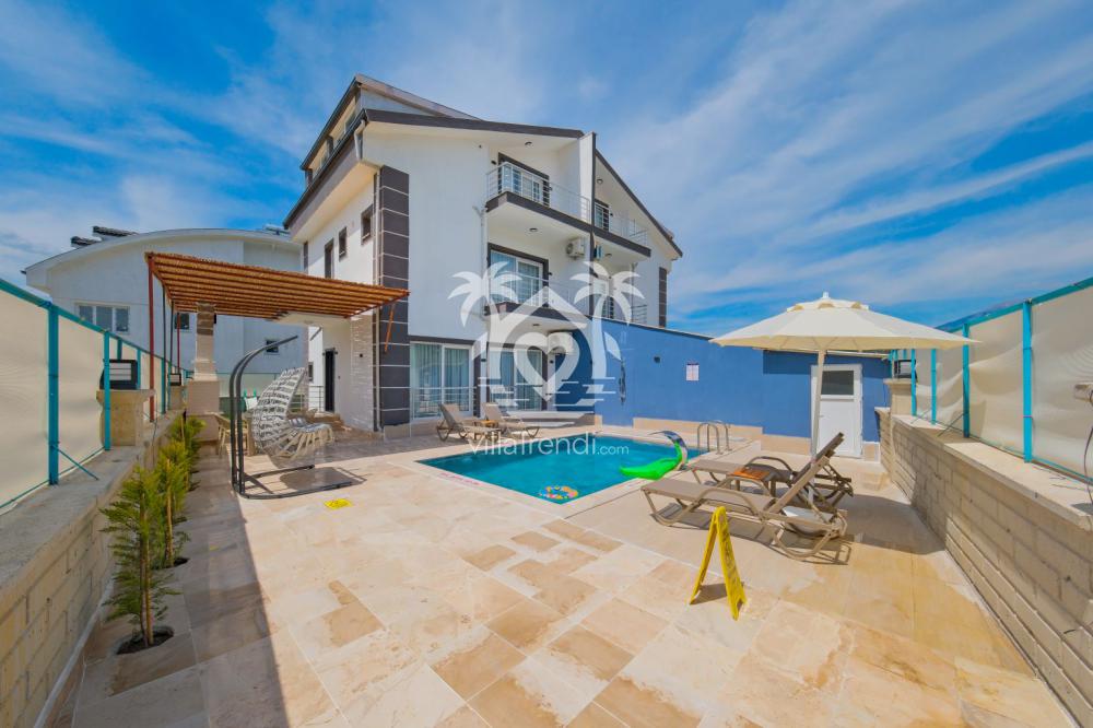 Villa Sarıman 1 Seydikemer özel havuz ve dış cephe gündüz görünümü