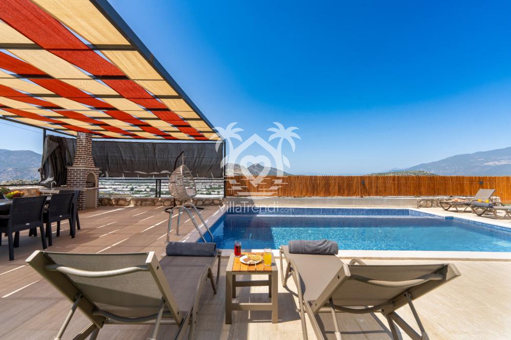 villa şirinler 2 havuz alanı