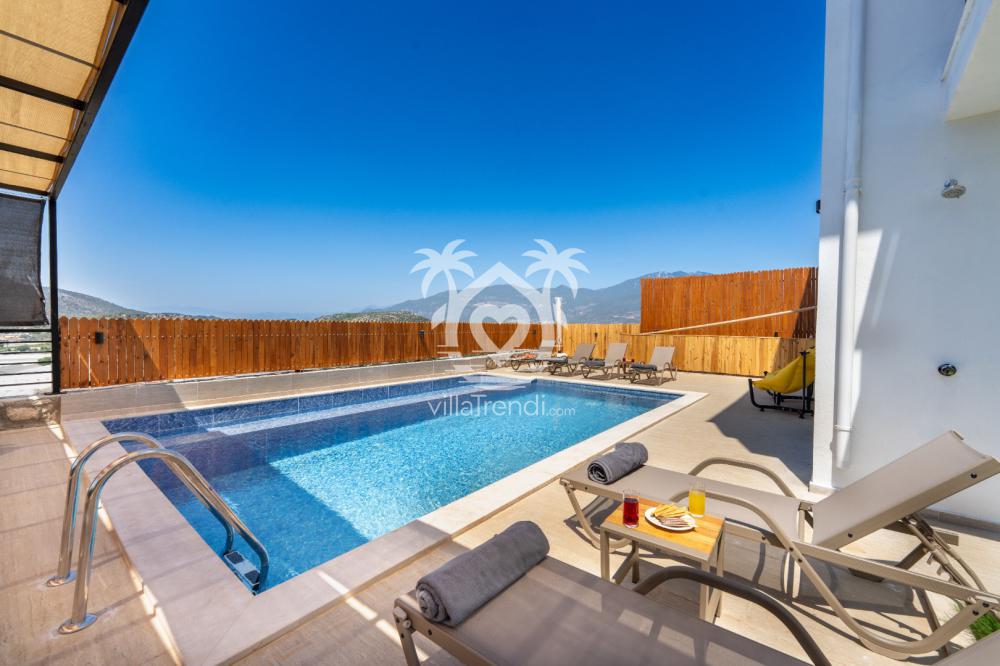 villa şirinler 2 havuz alanı