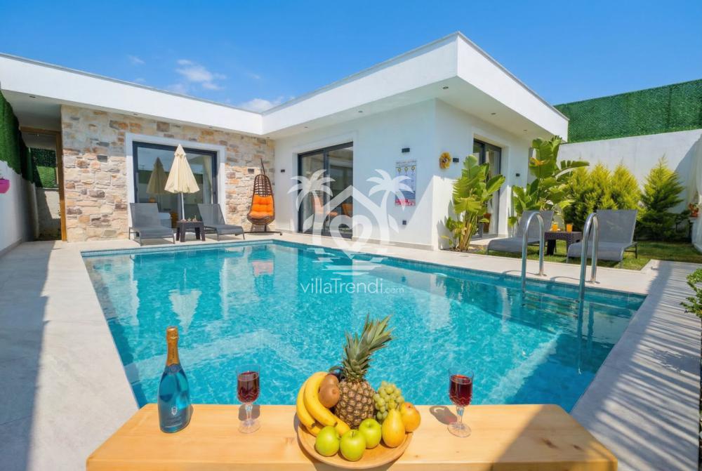 villa sitrin 1 özel havuz alanı