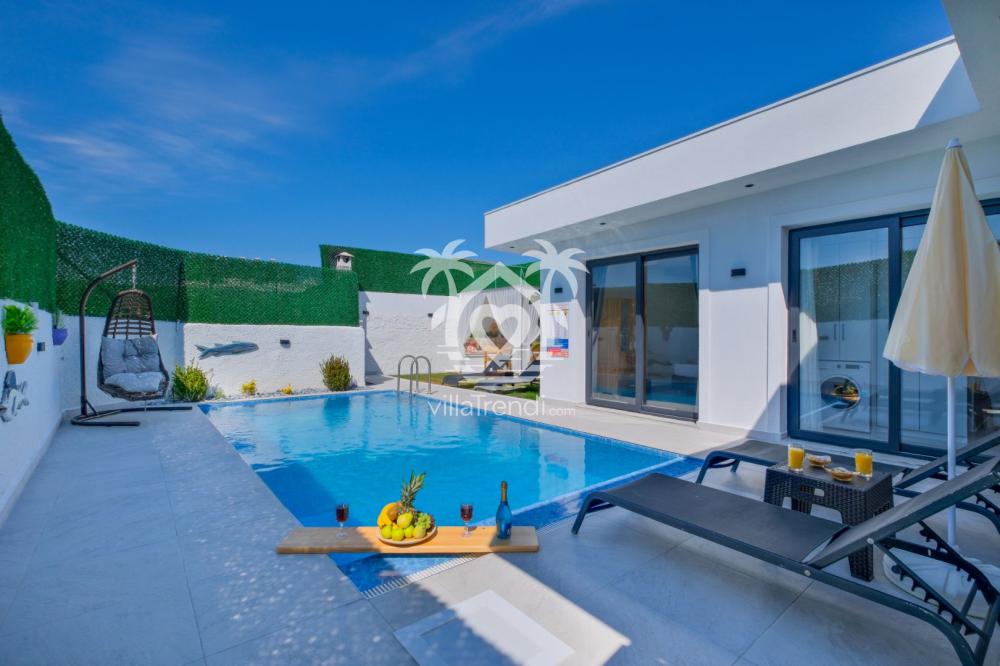 villa sitrin 2 özel havuz alanı