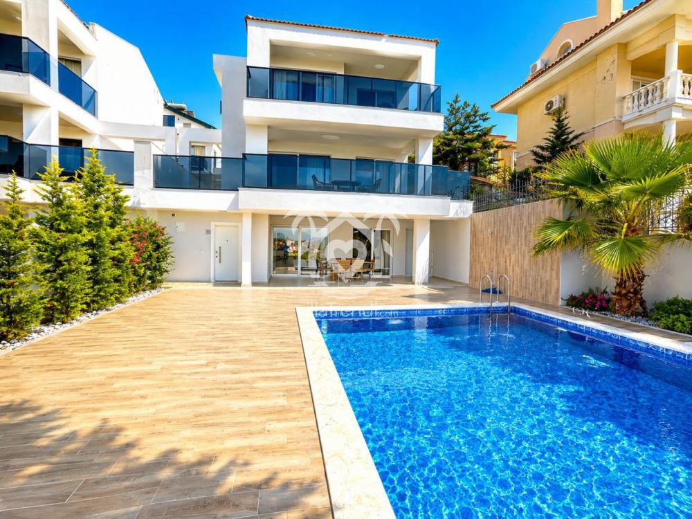 Villa SkyLife A Ölüdeniz lüks dış cephe mimarisi ve özel yüzme havuzu görünümü