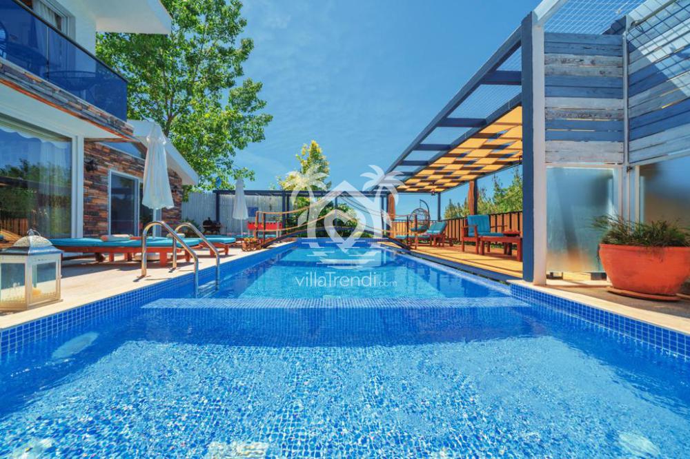 Villa Stella özel havuz alanı 1