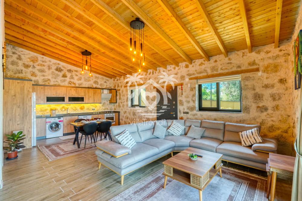 Kiralık balayı villası Stone Uno ferah salon ve oturma grubu.