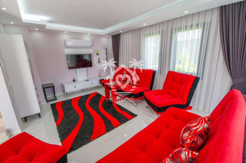 Kiralık villa Watson 1 ferah salon ve kırmızı koltuklar