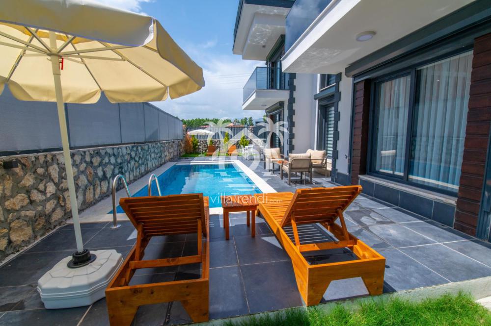 Villa Watson 1 havuz terası ve güneşlenme alanı