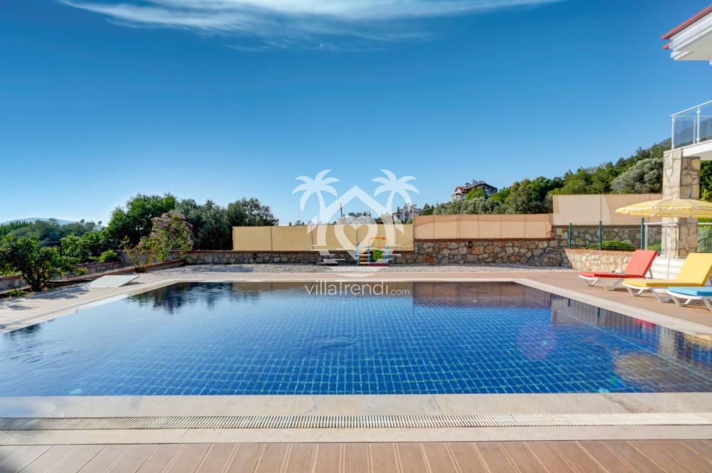 villa white house özel havuz alanı