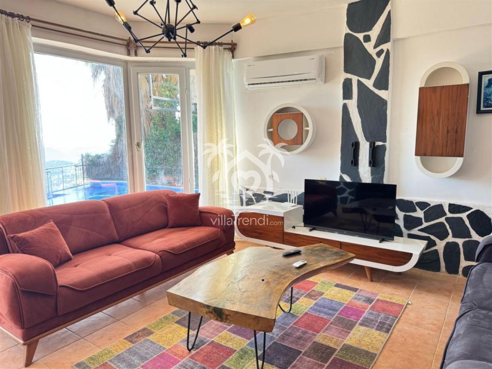 Villa Yakamoz kırmızı koltuklu konforlu salon ve oturma alanı.