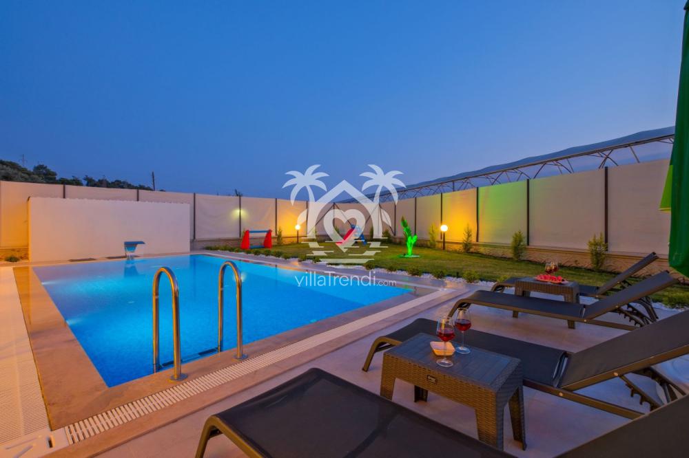 villa yıldız kargı özel havuz alanı