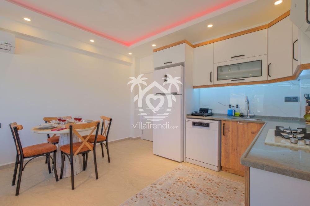 Tatil boyunca tüm yemek ihtiyaçlarınızı karşılayacak ankastre donanımlı lüks Amerikan mutfak.