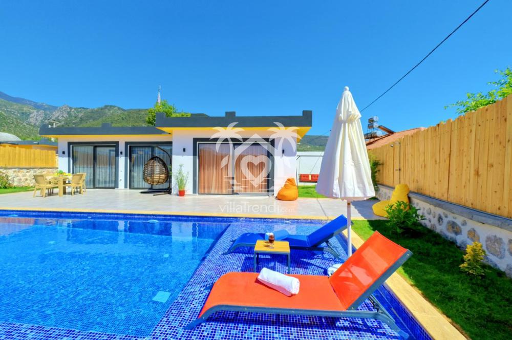 Kalkan Çayköy korunaklı balayı villası Villa Zeytin Tanesi özel havuz ve şezlonglar