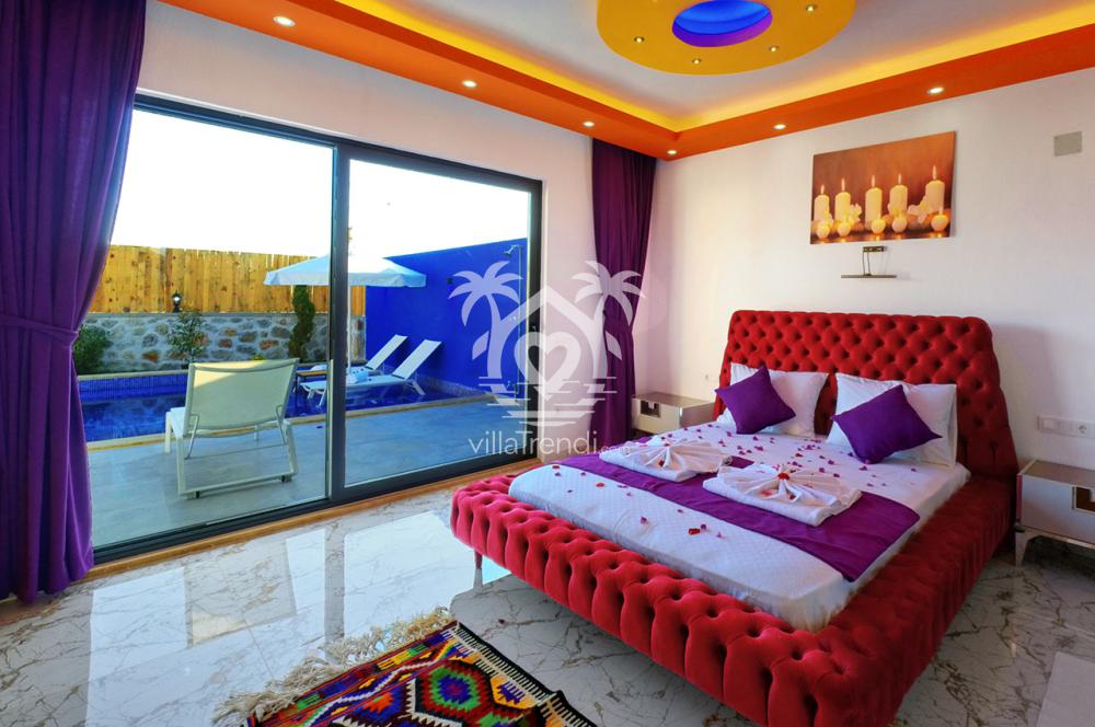 Villa Zeytun Kalkan havuz manzaralı lüks ebeveyn yatak odası tasarımı