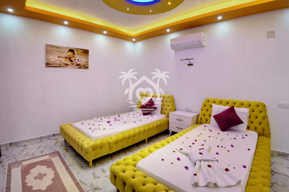 Kalkan Çayköy aile dostu villa iki tek kişilik yataklı aydınlık genç odası