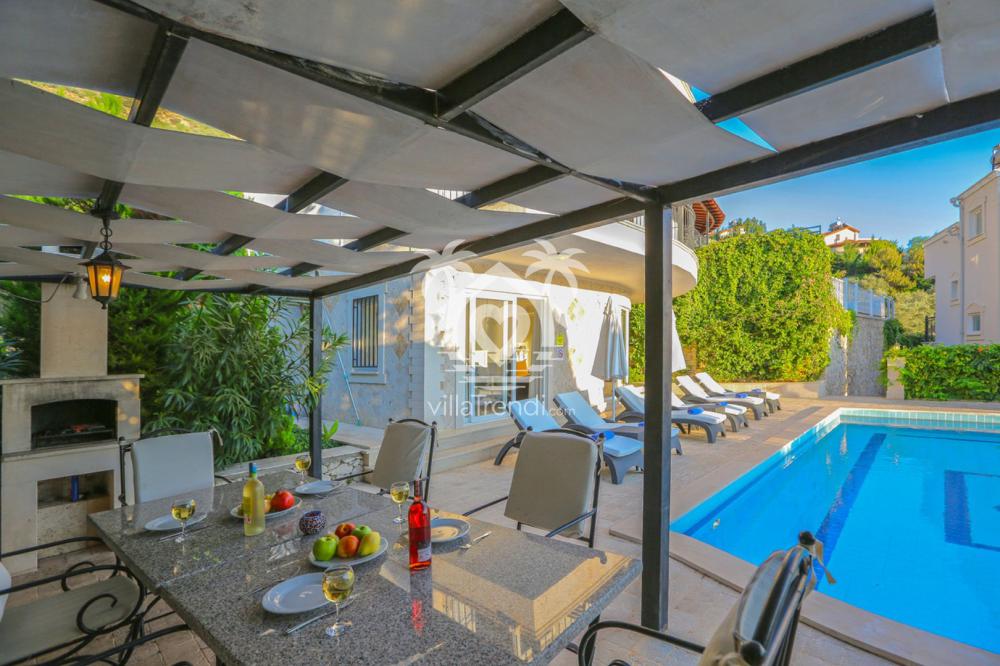 Kalkan Kızıltaş Villa Sarnıç dış bahçe masası 2