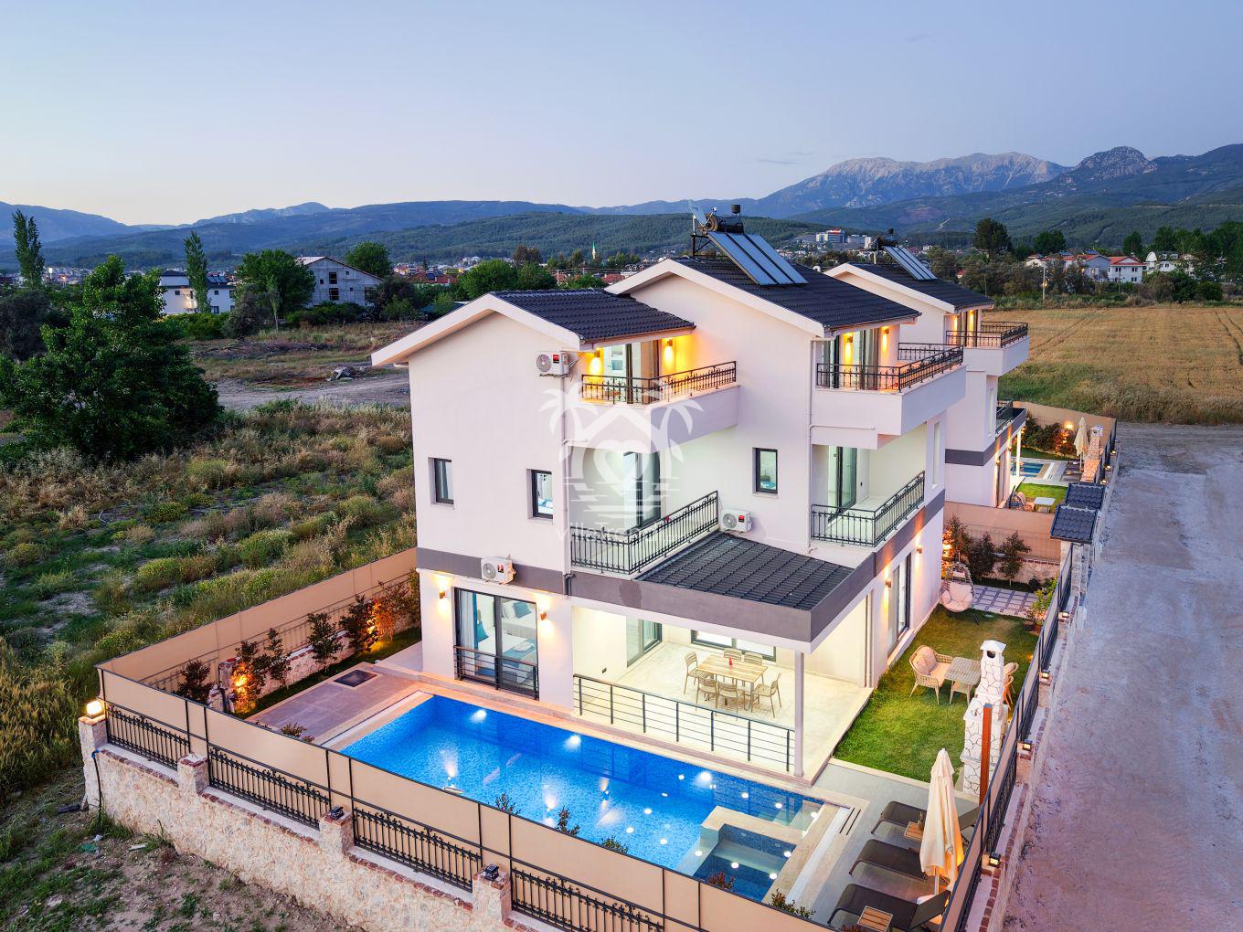Villa Ayy Seydikemer | 10 Kişilik Korunaklı Villa